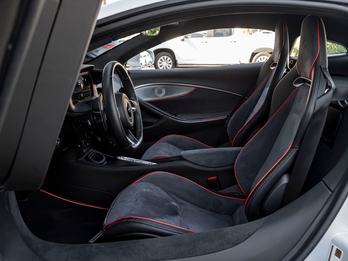 2025 McLaren Artura Base