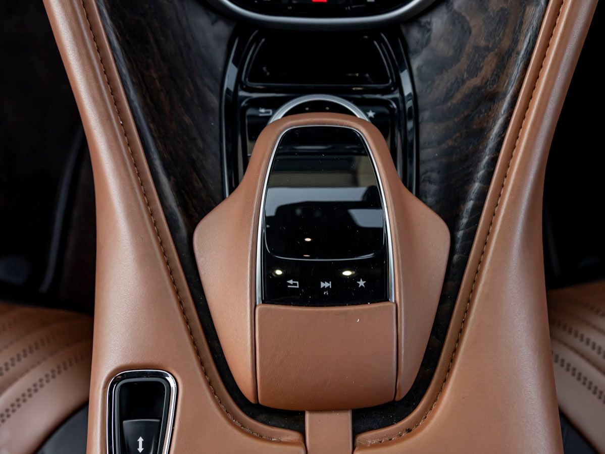 2017 Aston Martin DB11 Base