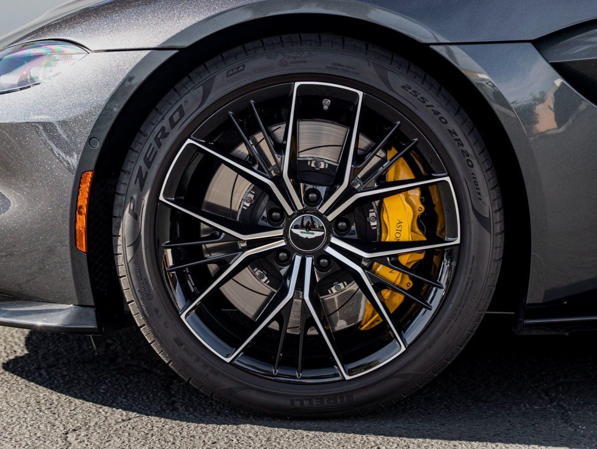 2023 Aston Martin Vantage Base