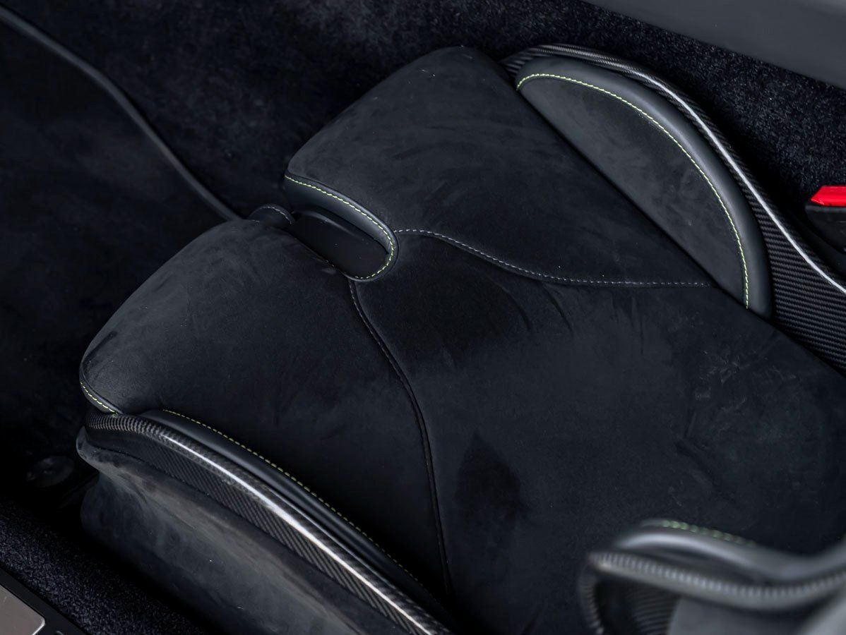 2025 Aston Martin Vantage Base