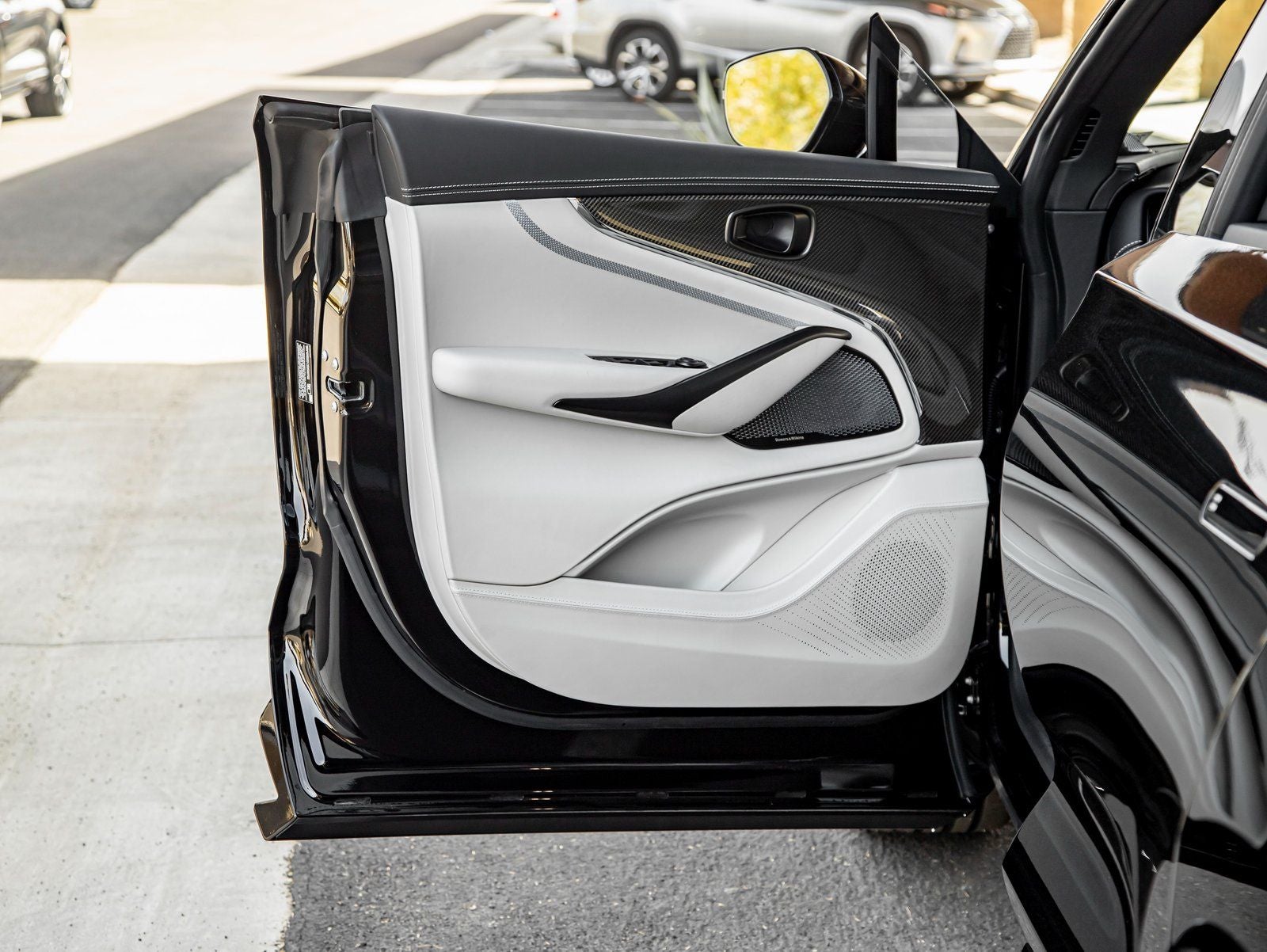 2025 Aston Martin DBX 707