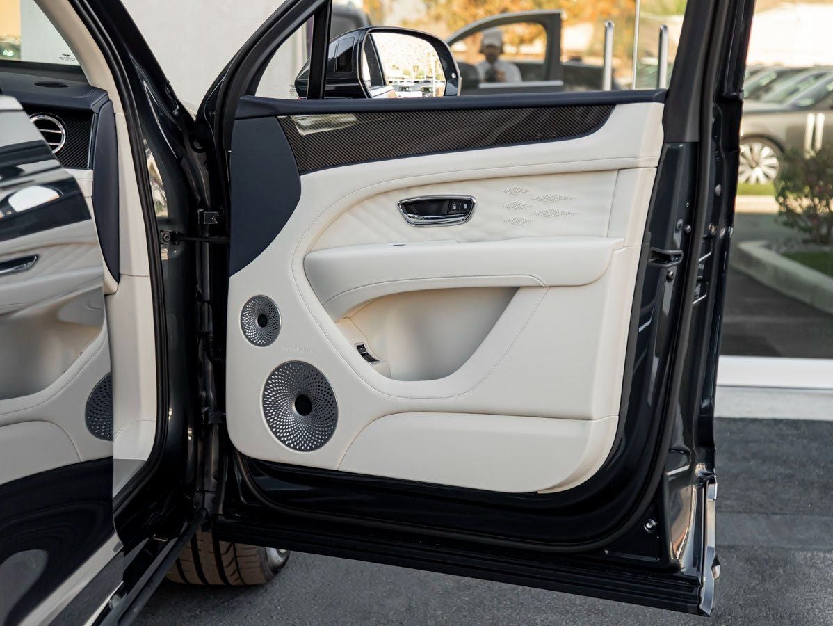 2025 Bentley Bentayga Atelier V8