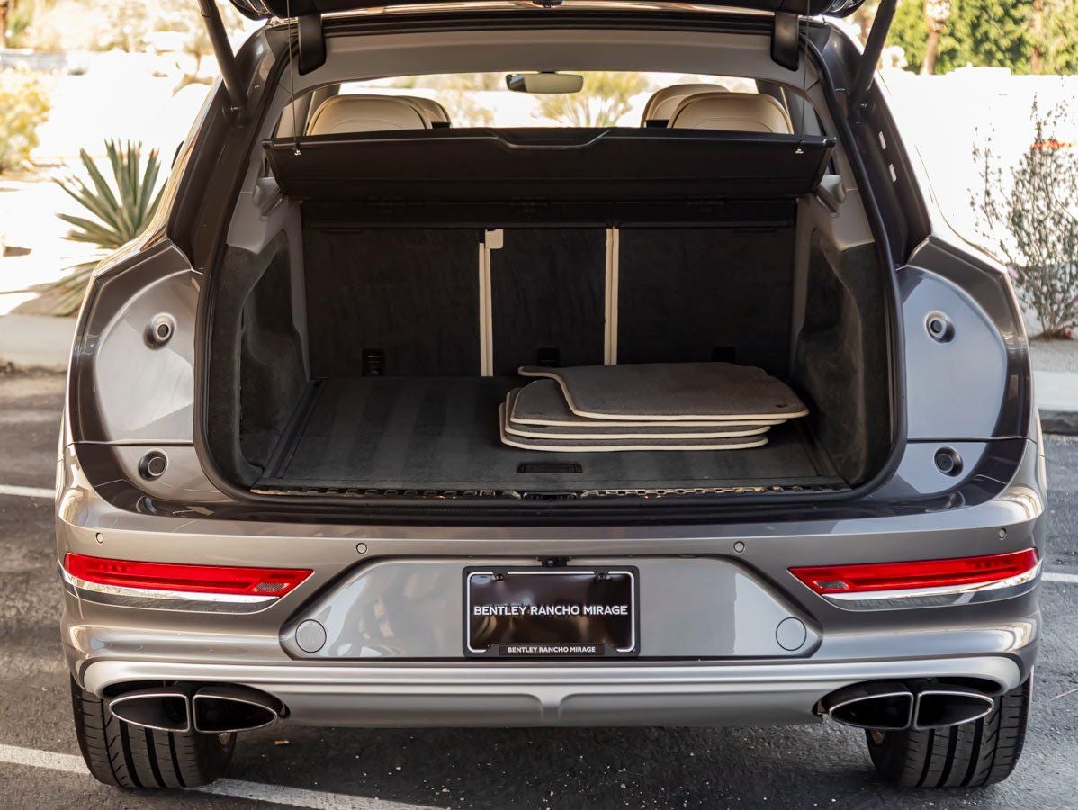 2023 Bentley Bentayga EWB Azure V8