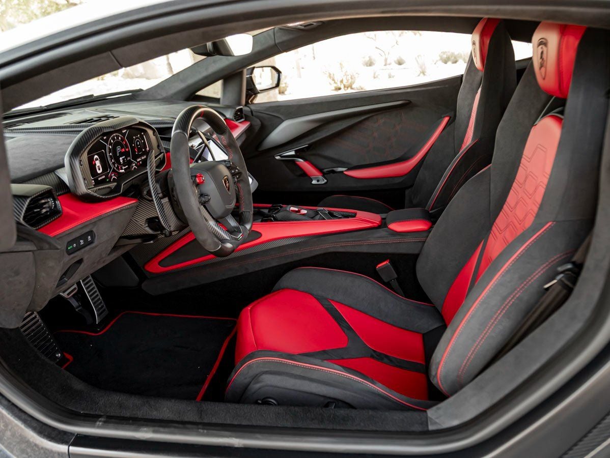 2025 Lamborghini Revuelto Base