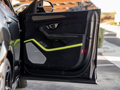 2023 Lamborghini Urus Performante