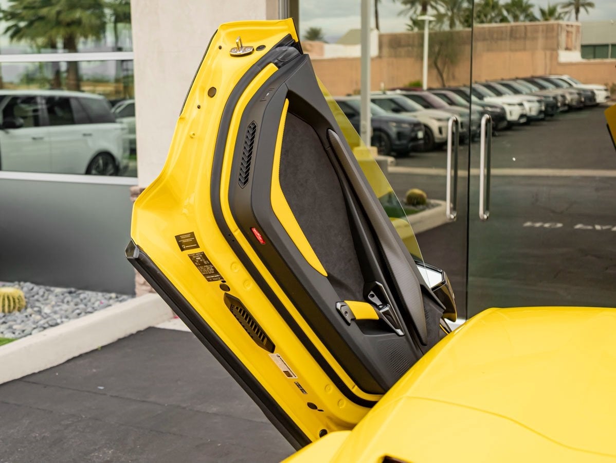 2026 Lamborghini Revuelto Base