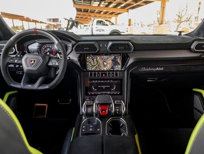 2023 Lamborghini Urus Performante