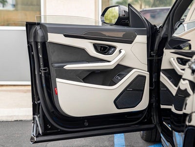 2025 Lamborghini Urus SE