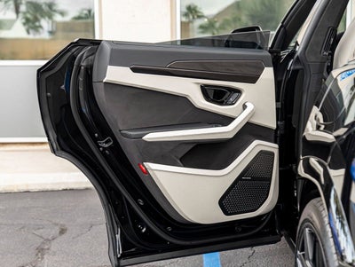 2025 Lamborghini Urus SE