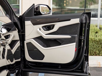 2025 Lamborghini Urus SE