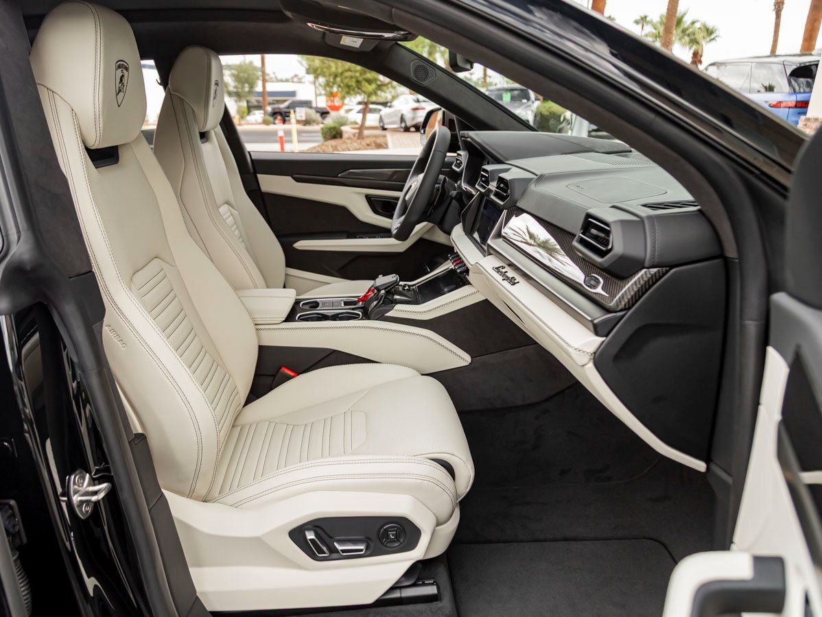 2025 Lamborghini Urus SE