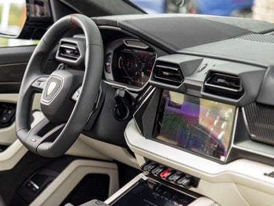 2025 Lamborghini Urus SE